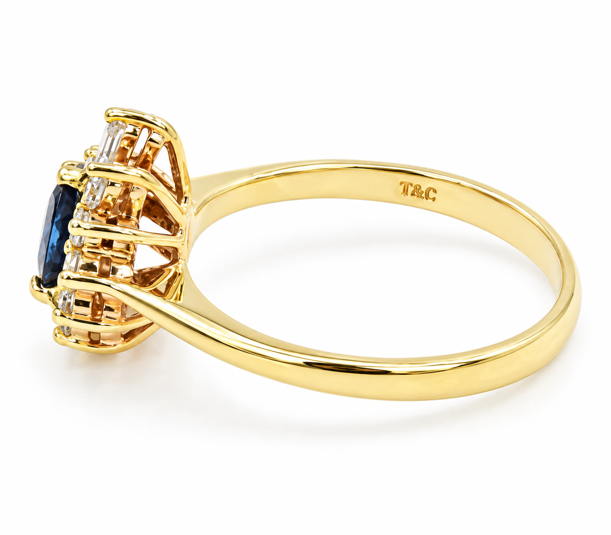 Estate 14k Yellow Gold Diamond & Sapphire Gemstone Ring with a central blue sapphire and diamonds in an ornate setting.