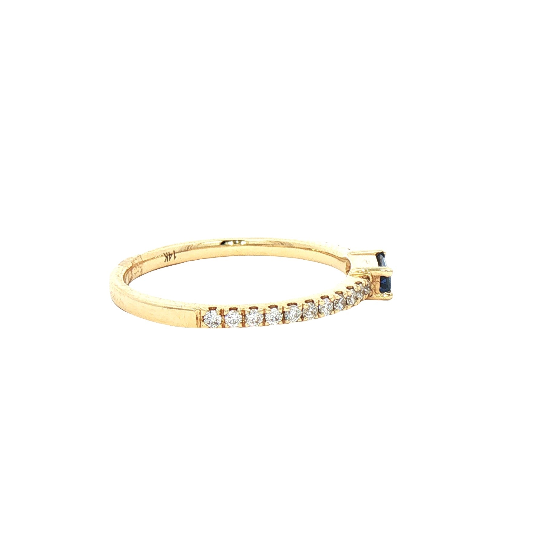 Kent Island Jewelry’s Estate 14K yellow gold ring features a lab-grown sapphire and diamond accents.
