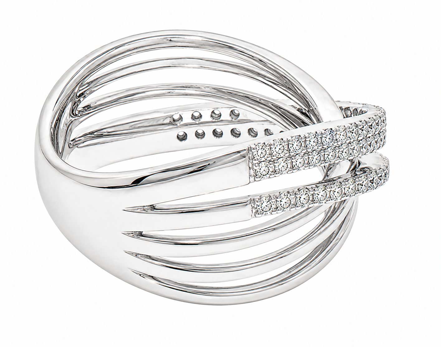 Venetti’s 18K white gold crossover ring sparkles with diamonds and features a chic, modern design.