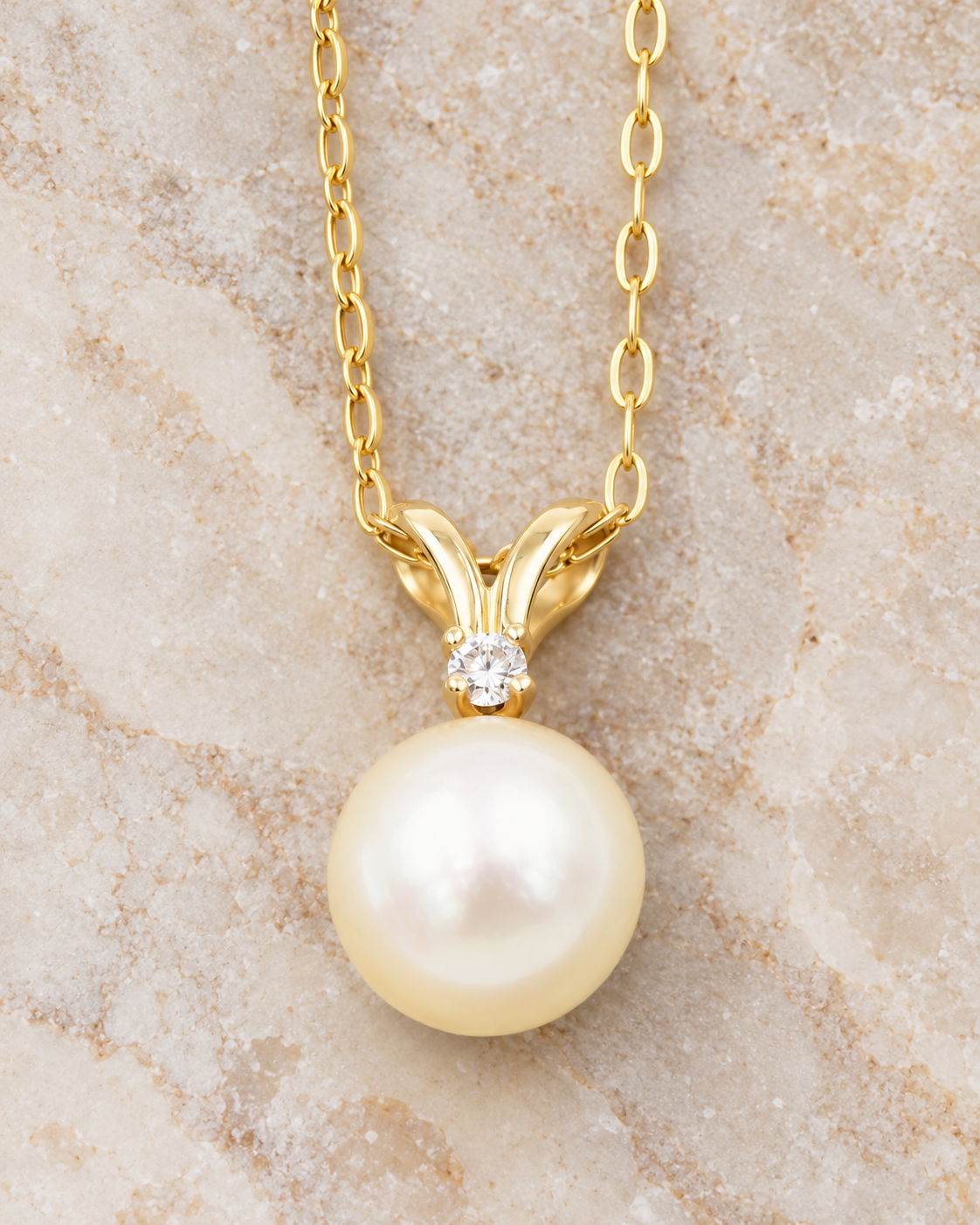 Kent Island Jewelry Estate 14k Yellow Gold Diamond & Pearl Cable Chain necklace with a round pearl and diamond accent.