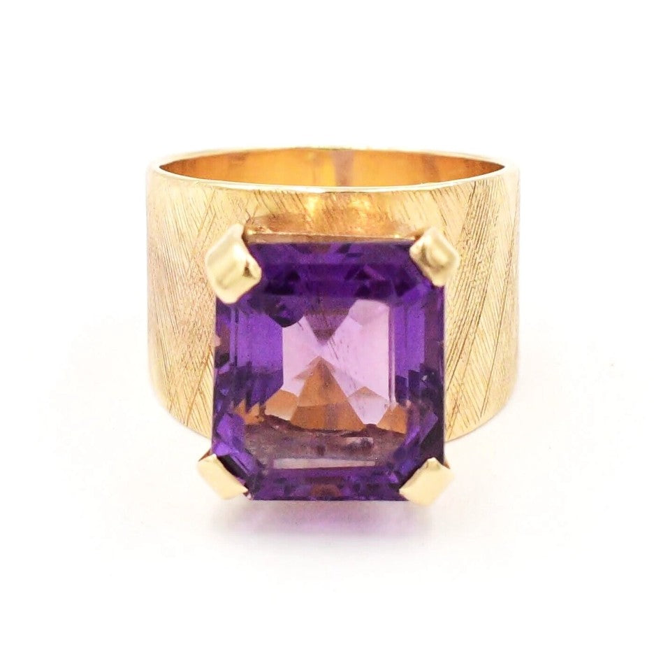 Kent Island Jewelry Estate 14k YG Amethyst Textured Band Ring with a large rectangular gemstone.