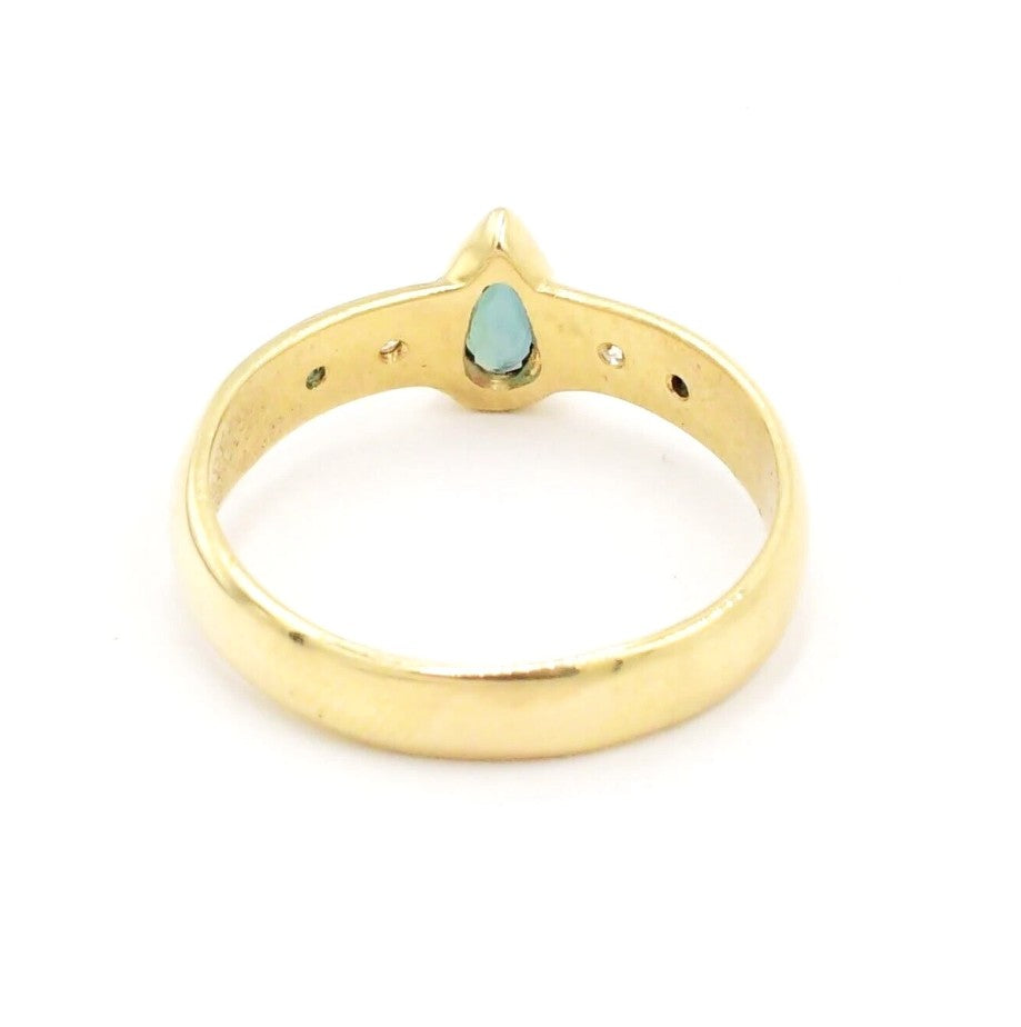 Kent Island Jewelry Estate 18k yellow gold ring with .05ctw diamonds and sapphire center stone.