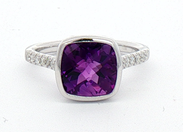 White Gold Diamond and Amethyst Ring.