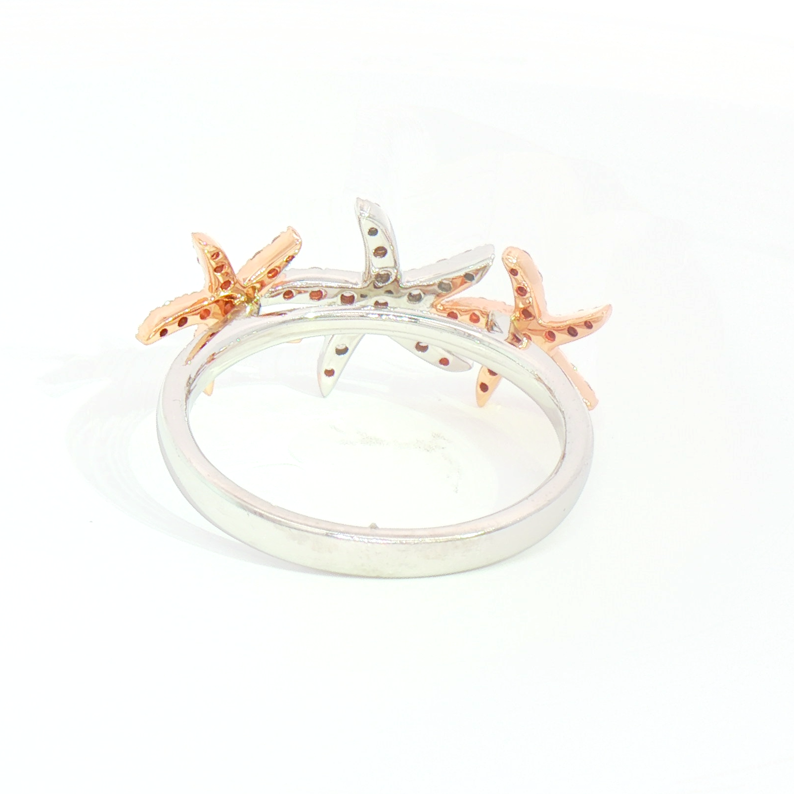 Kent Island Jewelry’s 14K 2T Diam Starfish Ring (0.33ctw) features three starfish accents on a white background.